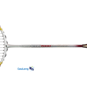 Thân vợt cứng cho phép Nanospeed 7000 giải phóng những pha tấn công chớp nhoáng